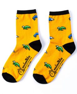 soete cu delfin si testoase pe fond gallben